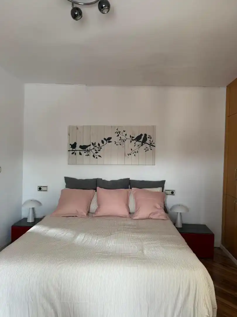 Schlafzimmer von Dachboden zur Miete in Valencia mit Privatgarten, Parkett und Abstellraum