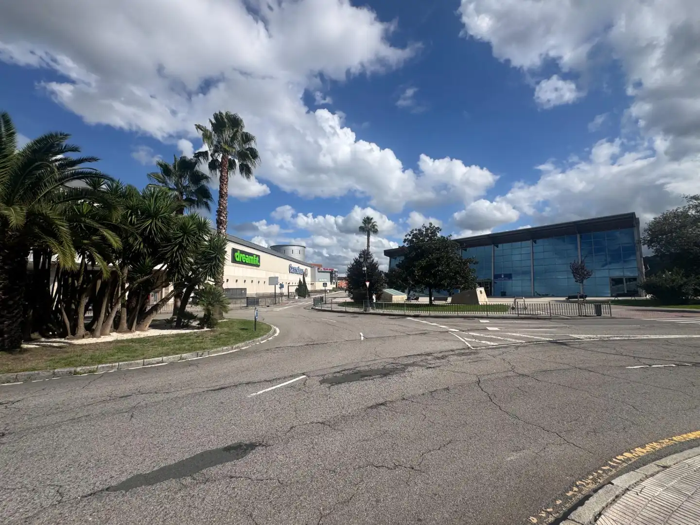 Vista exterior de Pis en venda en Oviedo  amb Calefacció