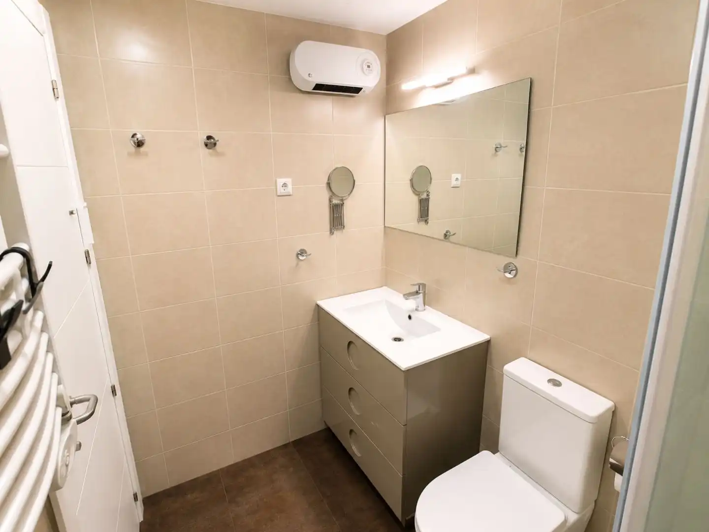 Bathroom of Attic for sale in Sabadell  with Air Conditioner, Heating and Private garden