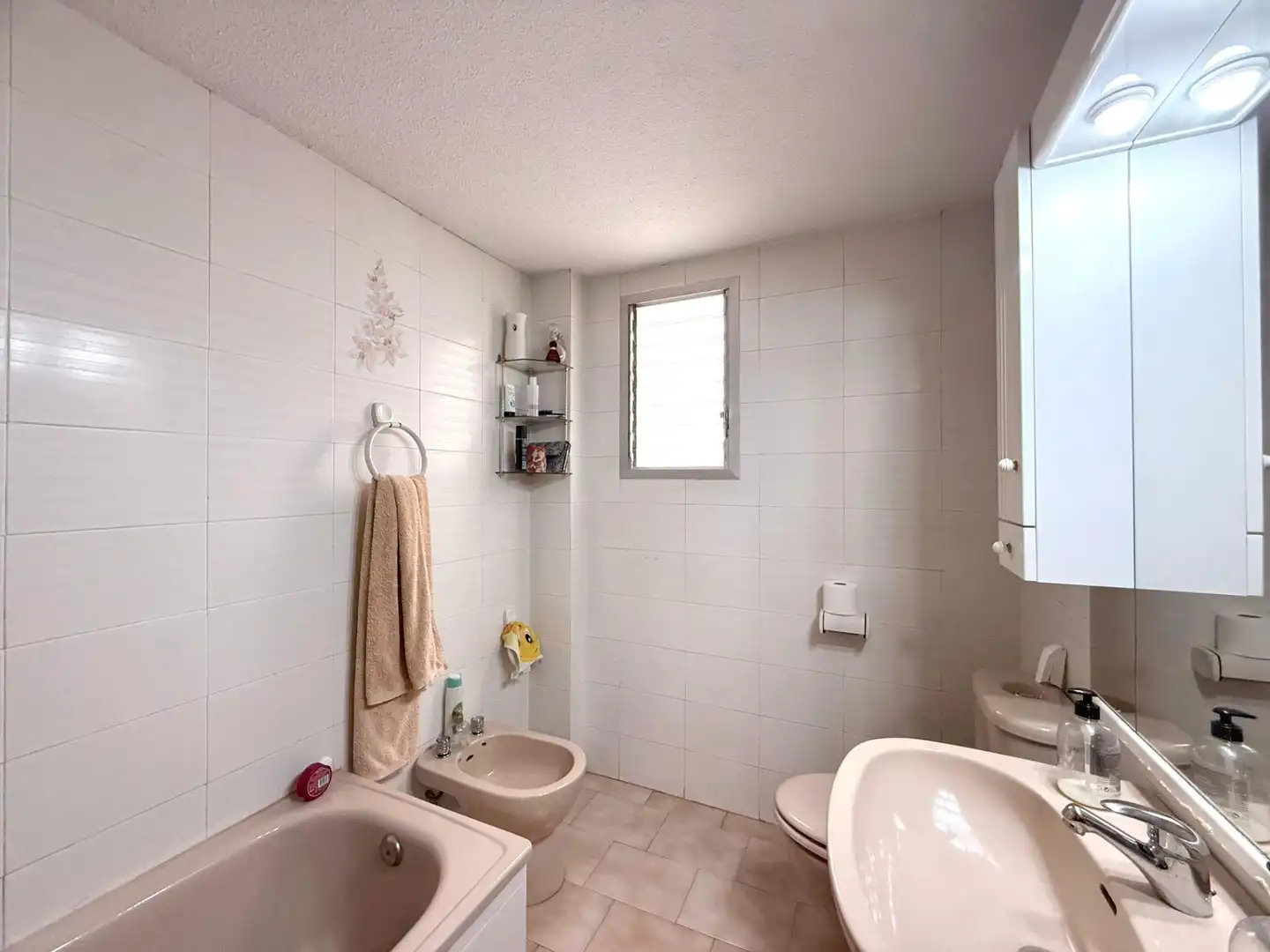 Baño de Piso en venta en Valencia con Aire acondicionado, Terraza y Balcón