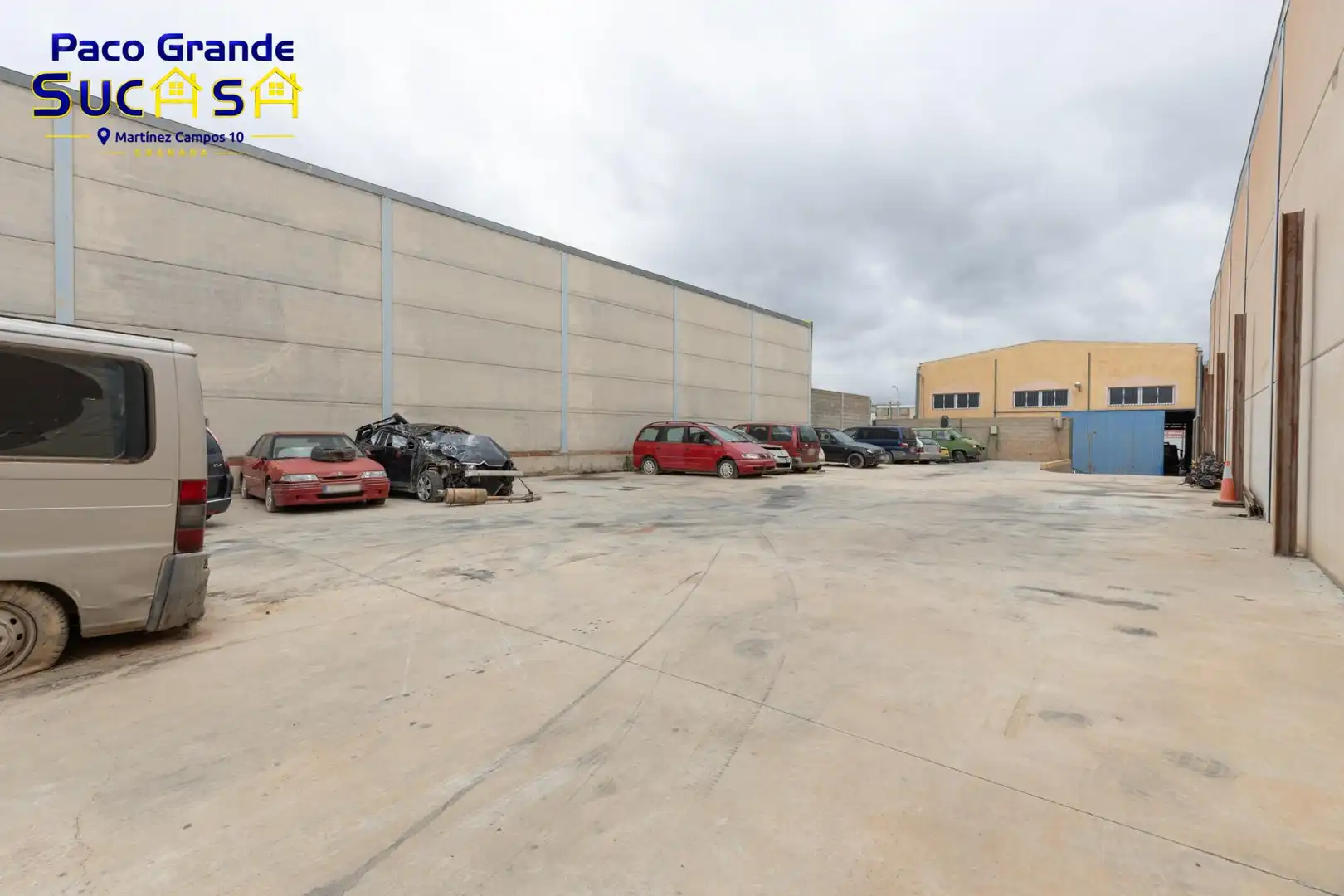 Vista exterior de Nau industrial en venda en Loja