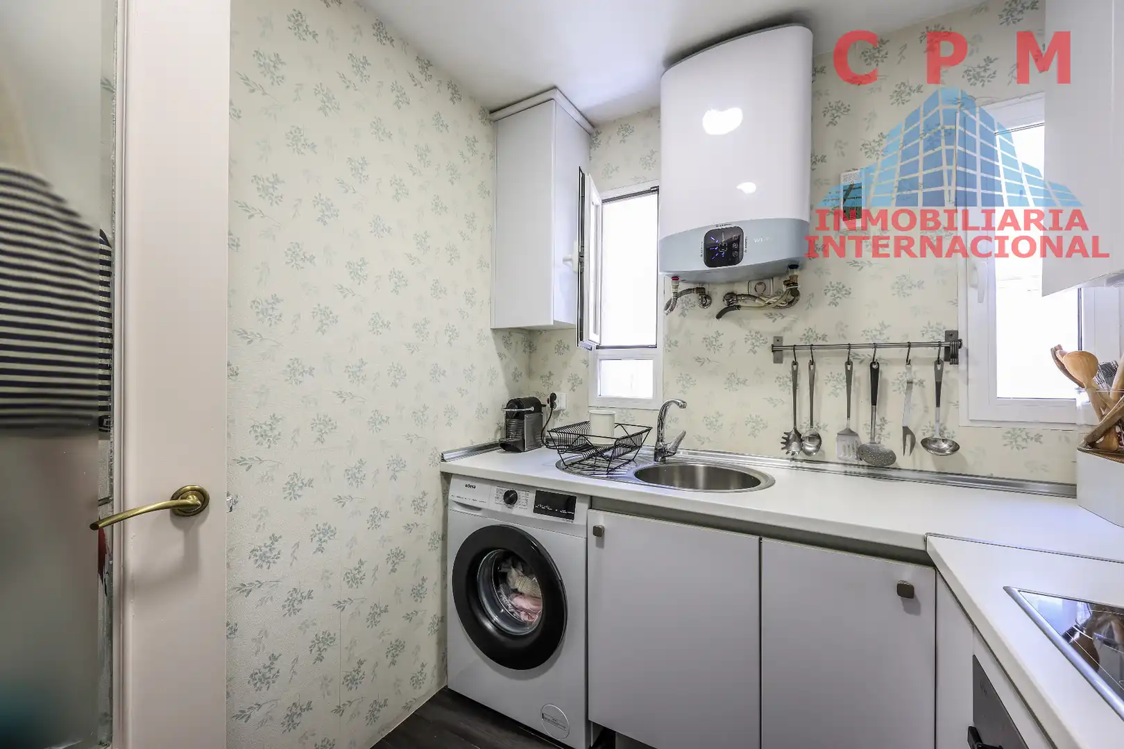 Kitchen of Flat for rent in Madrid  with Air Conditioner, Heating and Parquet flooring
