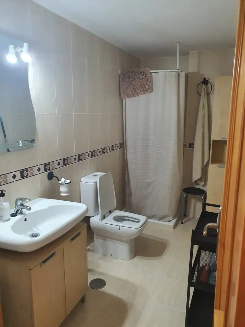 Bany de Apartament de lloguer en Fuengirola amb Aire condicionat, Calefacció i Terrassa