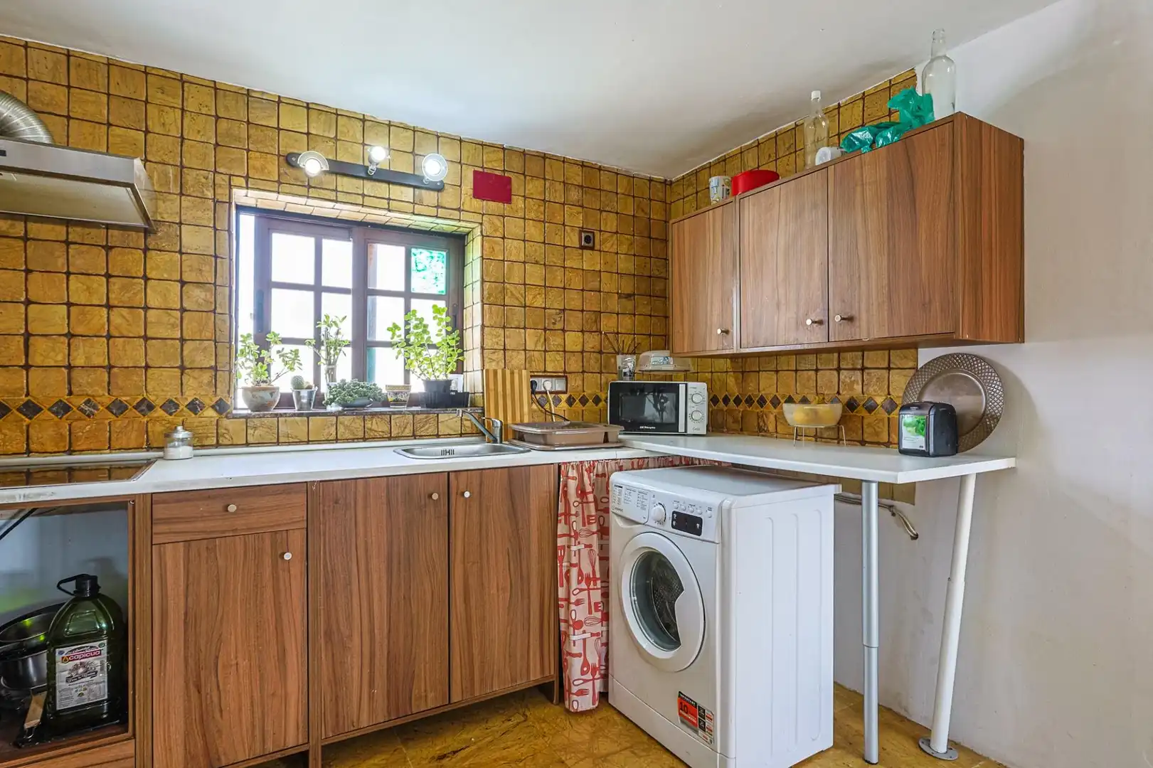 Kitchen of Flat for sale in Sevilla  with Air Conditioner and Balcony