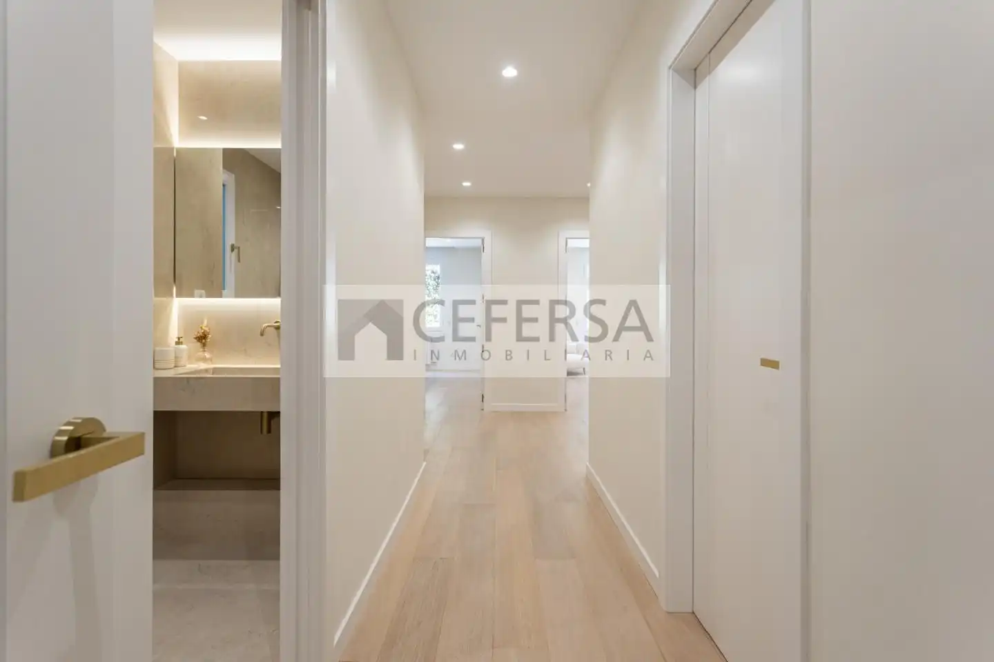 Flat for sale in Barcelona  with Air Conditioner, Heating and Storage room