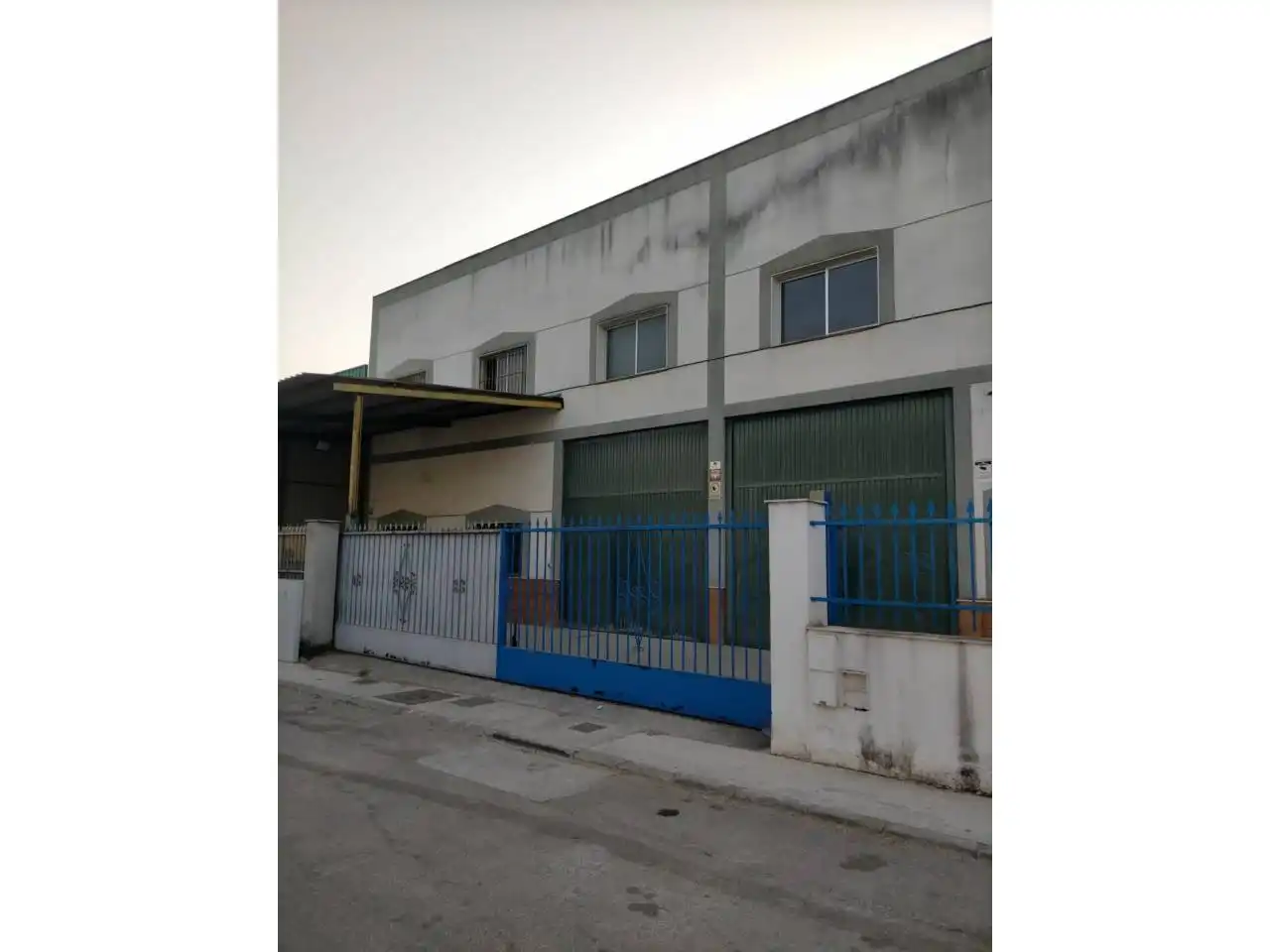 Exterior view of Industrial buildings for rent in Cabra