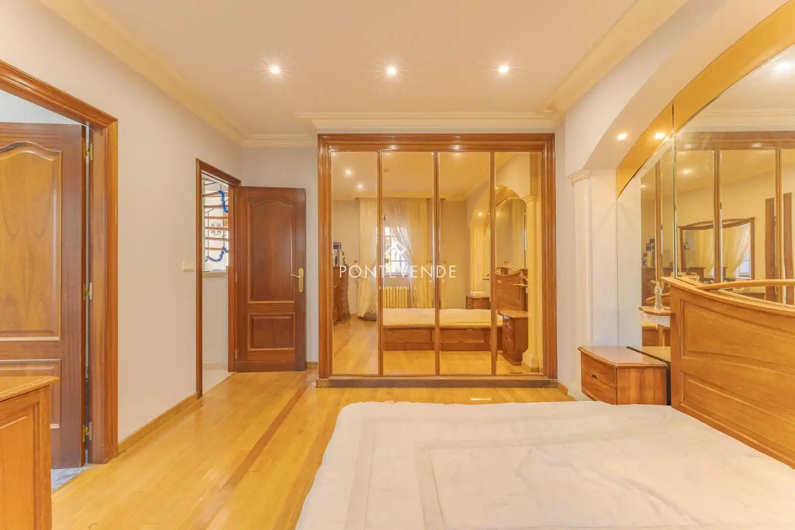 Bedroom of Houses for sale in Vilanova de Arousa  with Heating, Terrace and Swimming Pool