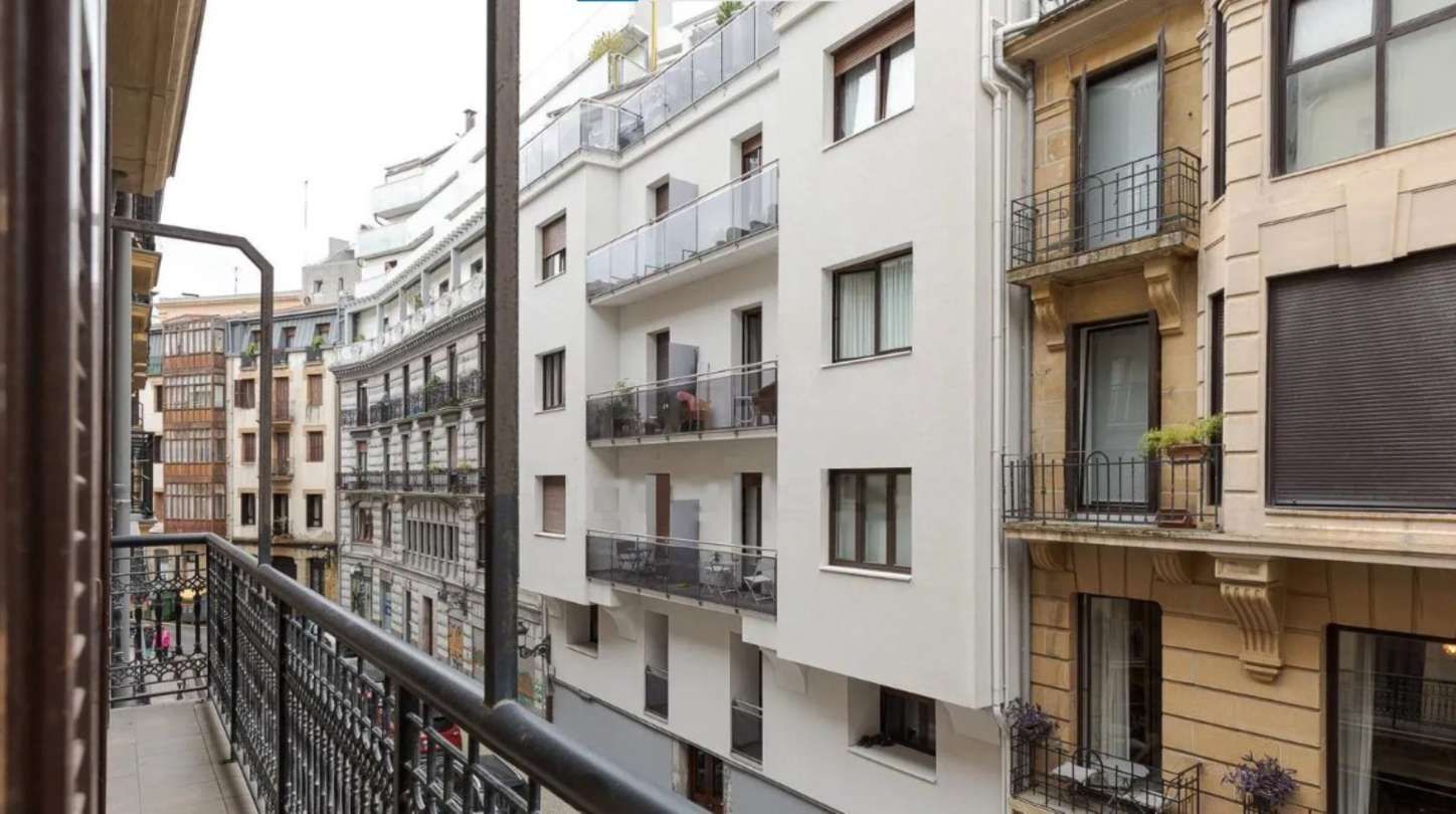 Vista exterior de Pis de lloguer en Donostia - San Sebastián  amb Calefacció