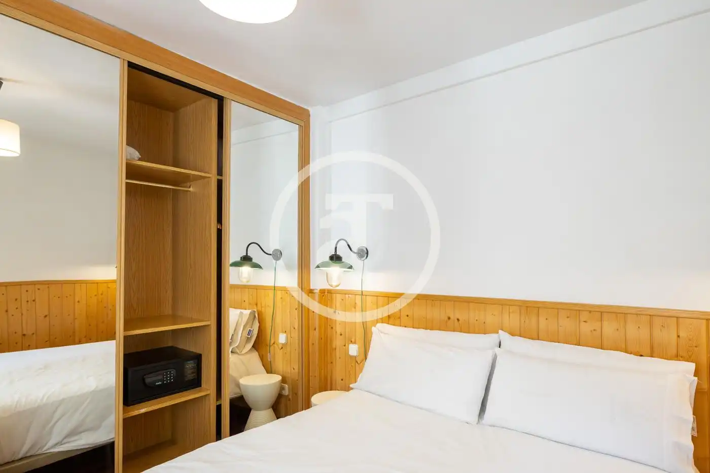 Habitación de Ático de alquiler en Madrid con Aire acondicionado, Calefacción y Amueblado