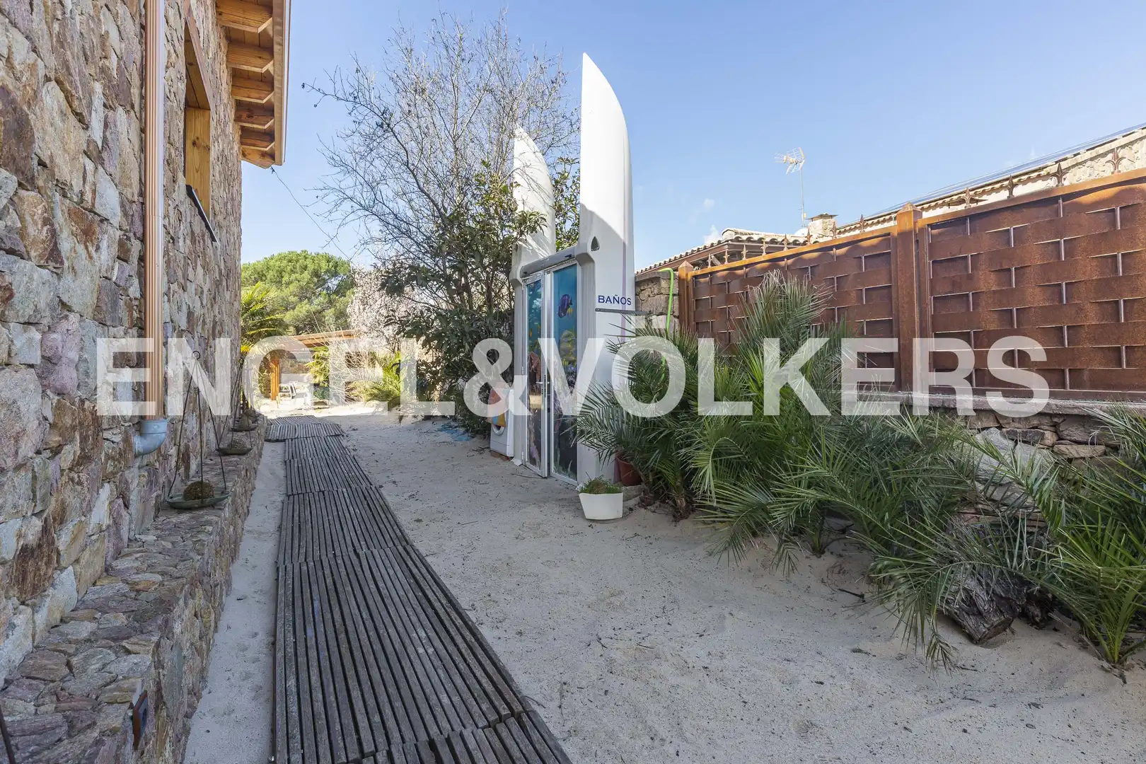 Vista exterior de Casa o chalet en venta en El Berrueco con Calefacción, Jardín privado y Terraza