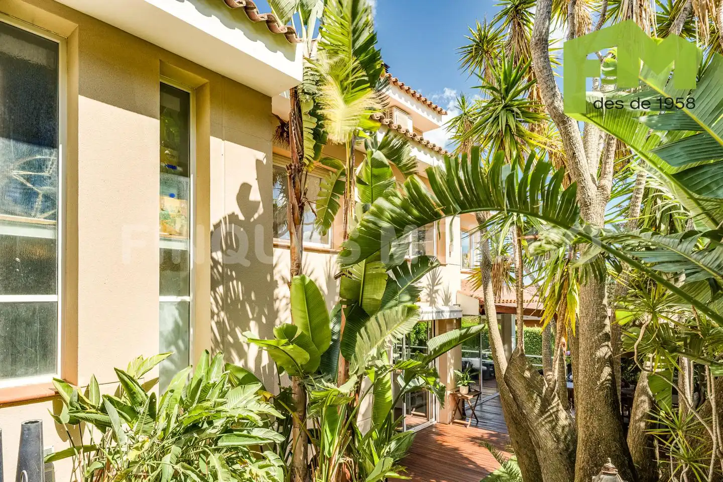 Vista exterior de Casa o xalet en venda en Teià amb Aire condicionat, Calefacció i Jardí privat