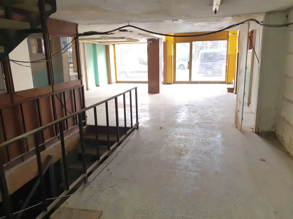 Local comercial en venta en Milán - Pumarín - Teatinos, imagen 9
