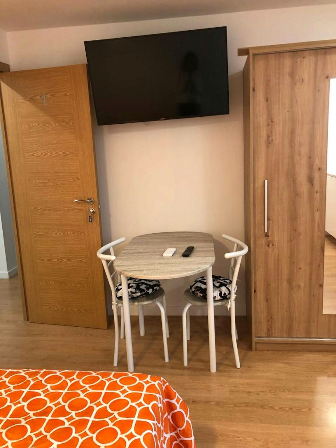 Bedroom of Flat to rent in  Valencia Capital  with Washing machine and TV