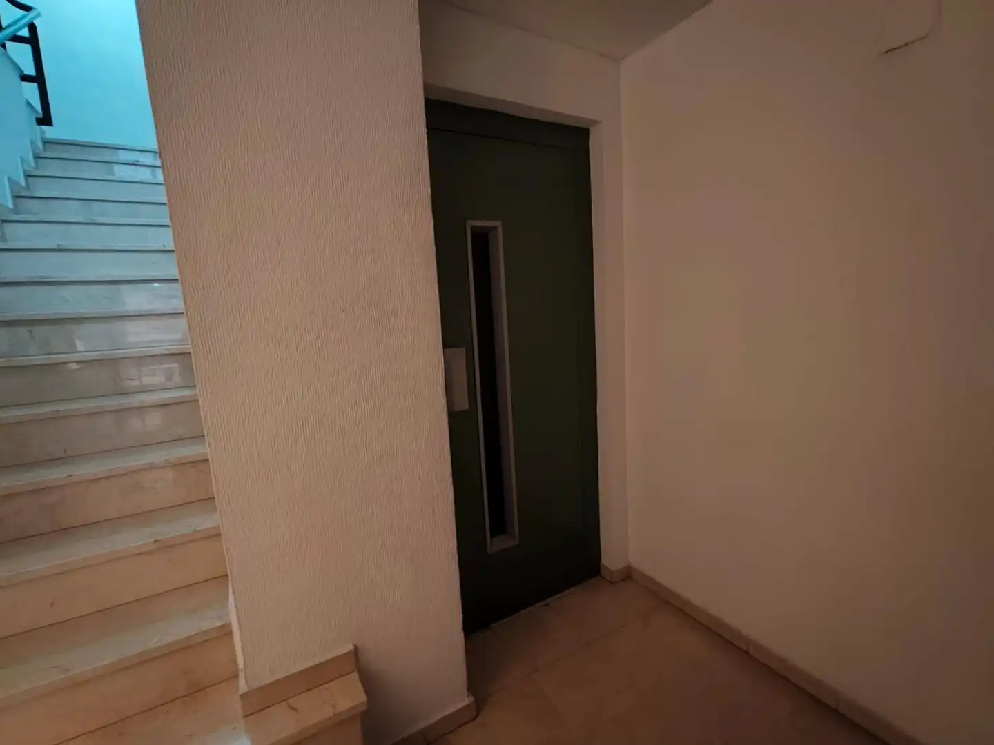 Attic for rent in Sevilla  with Air Conditioner and Furnished