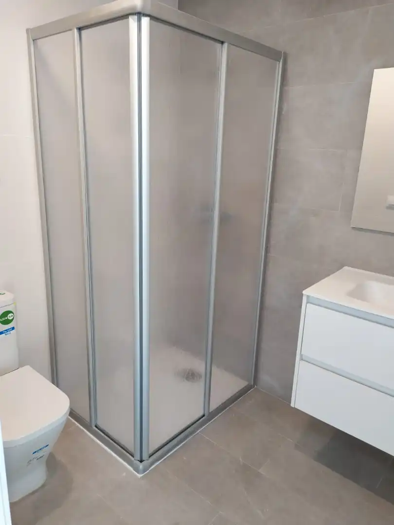Baño de Ático en venta en Barcelona con Calefacción, Terraza y Horno