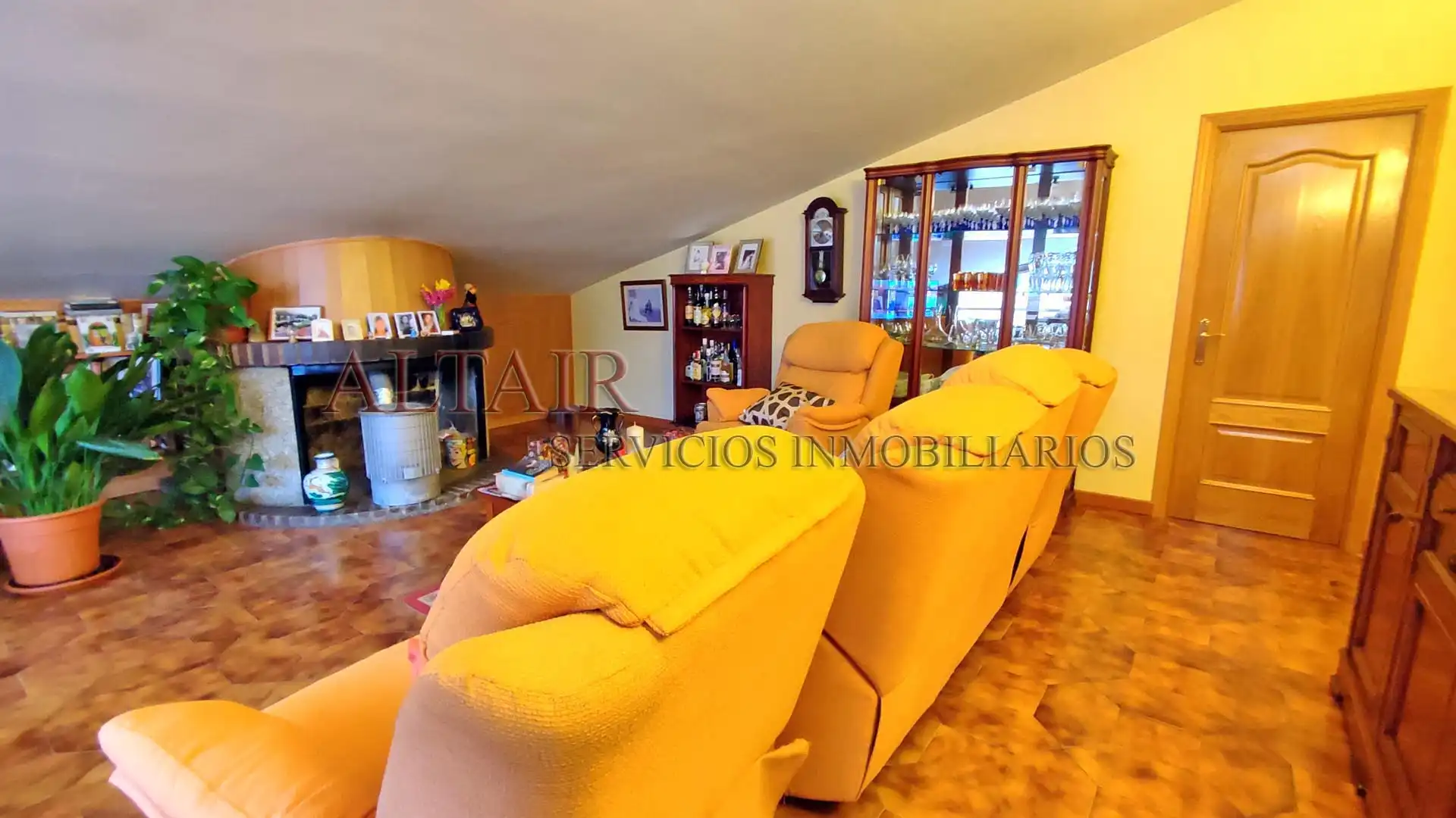 Sala de estar de Ático en venta en Navaluenga con Aire acondicionado, Calefacción y Terraza