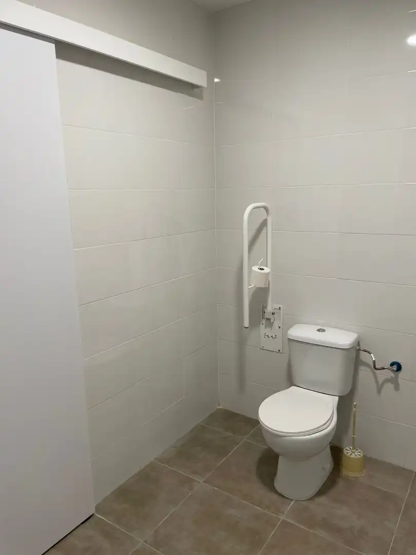 Bathroom of Commercial properties for sale in Alcorcón  with Air Conditioner and Alarm