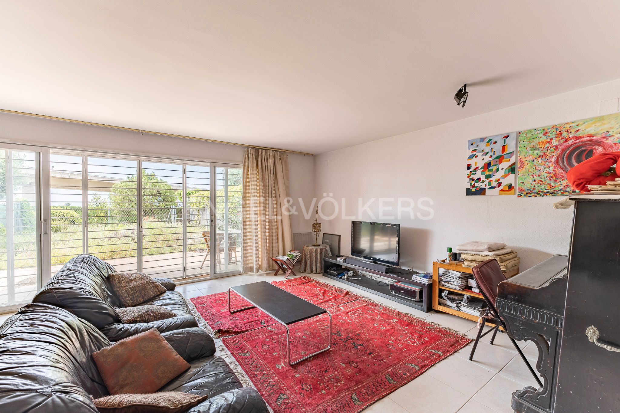 Sala d'estar de Casa o xalet en venda en Sant Andreu de Llavaneres amb Calefacció, Jardí privat i Parquet