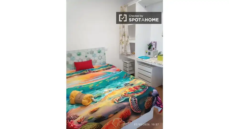 Bedroom of Flat for share in Madrid  with Air Conditioner, Terrace and Furnished
