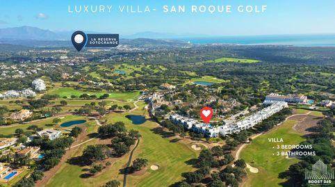 Chalet adosado Moderno  de 3 dormitorios con Vistas al Golf y al Mar en San Roque Golf Club