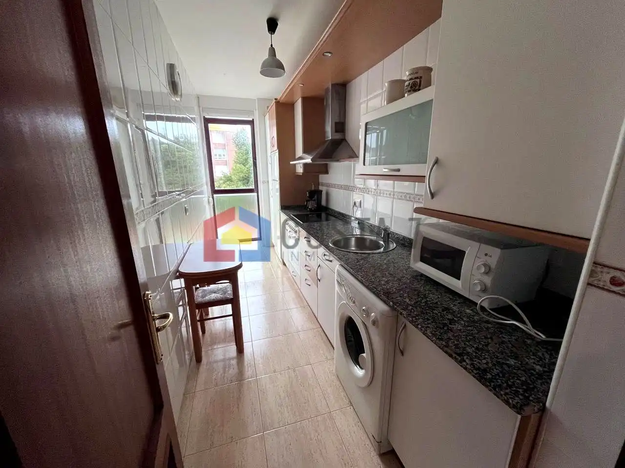Küche von Wohnung zum Verkauf in Arnuero mit Abstellraum und Möbliert