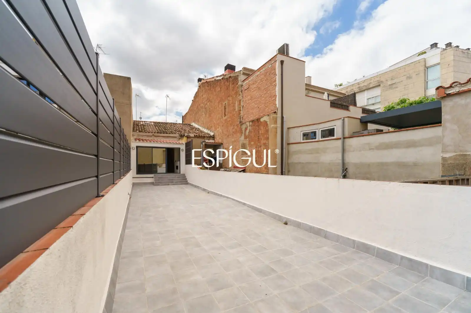 Vista exterior de Casa o xalet en venda en Sabadell amb Aire condicionat, Calefacció i Parquet