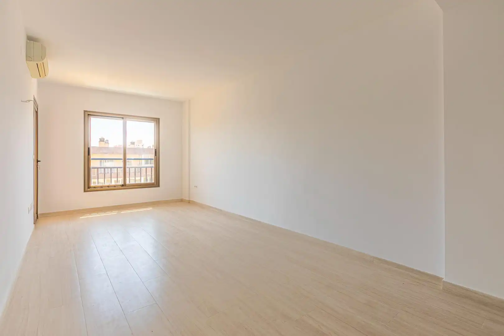 Schlafzimmer von Wohnungen zum Verkauf in Fuengirola mit Klimaanlage, Terrasse und Gemeinschaftspool