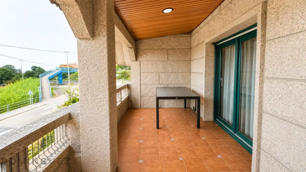 Terraza de Casa o chalet en venta en Vigo  con Calefacción, Jardín privado y Parquet