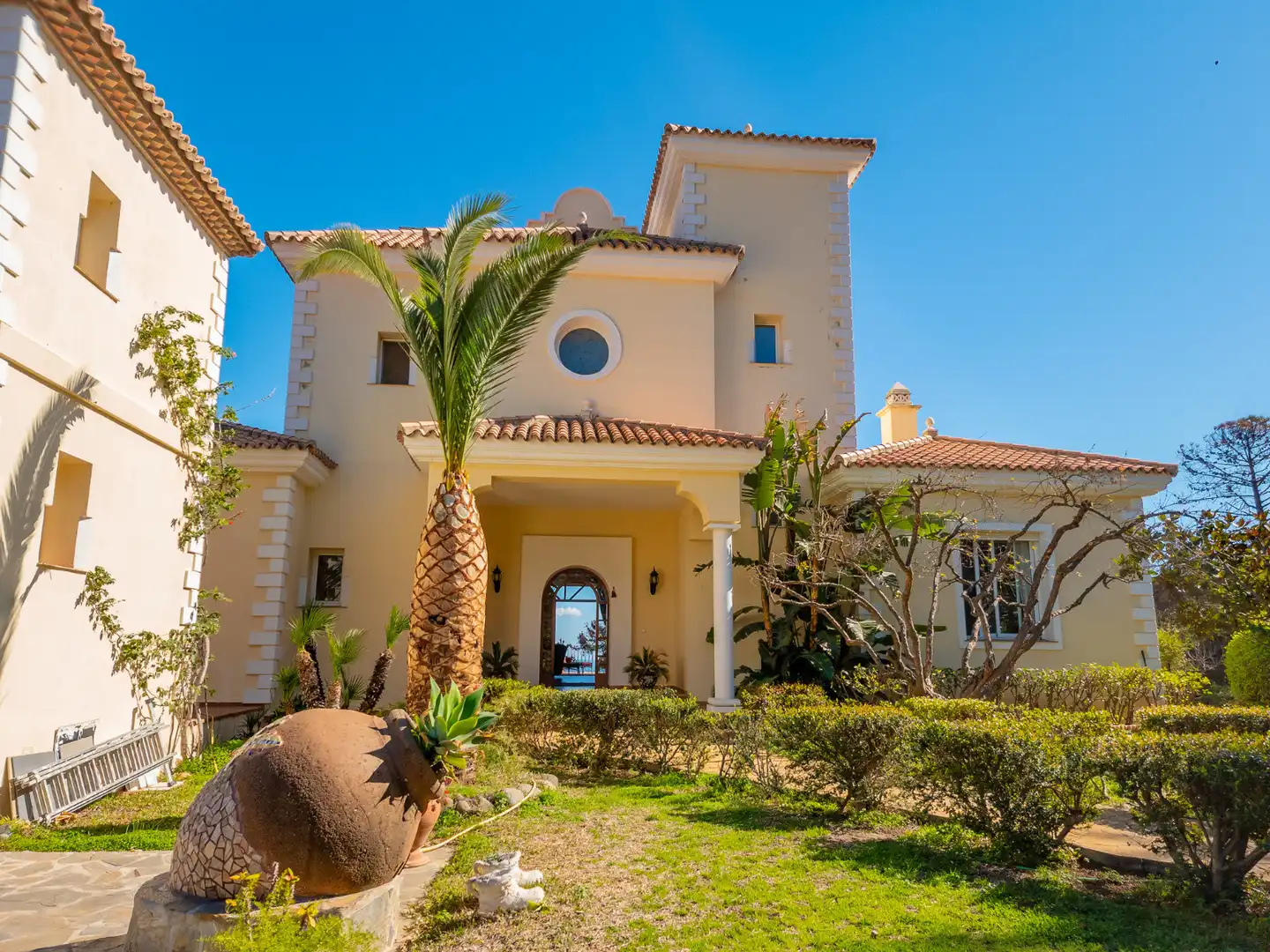 Exterior view of Houses for sale in Estepona  with Air Conditioner, Private garden and Terrace