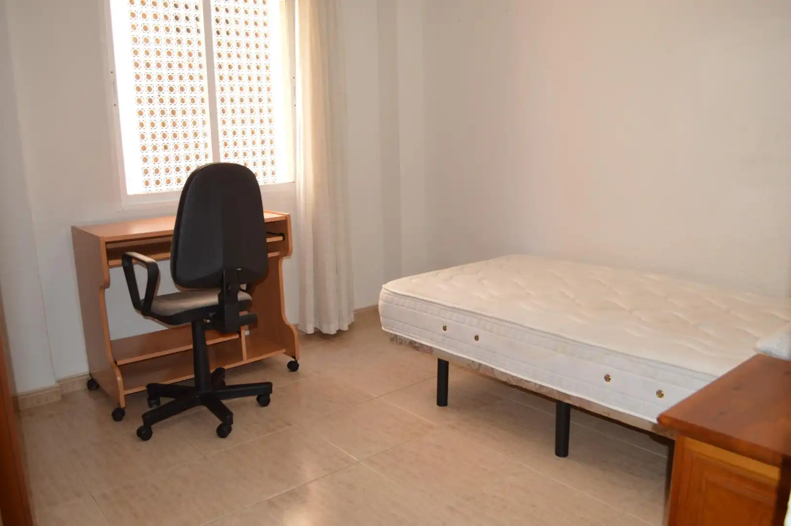Schlafzimmer von Wohnung zur Miete in Granada mit Terrasse, Möbliert und Balkon