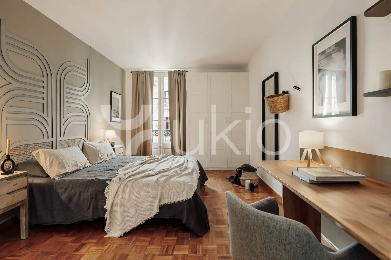 Dormitori de Apartament de lloguer en Barcelona amb Aire condicionat, Calefacció i Moblat