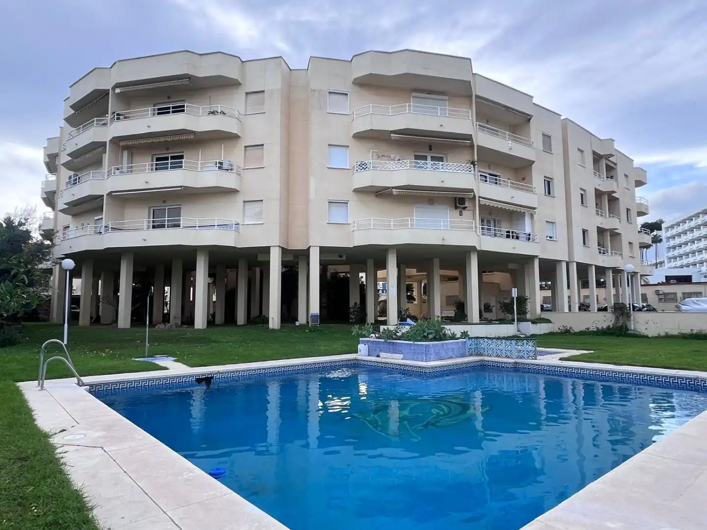 Apartament amb ascensor en venda a La Carihuela - Los Nidos