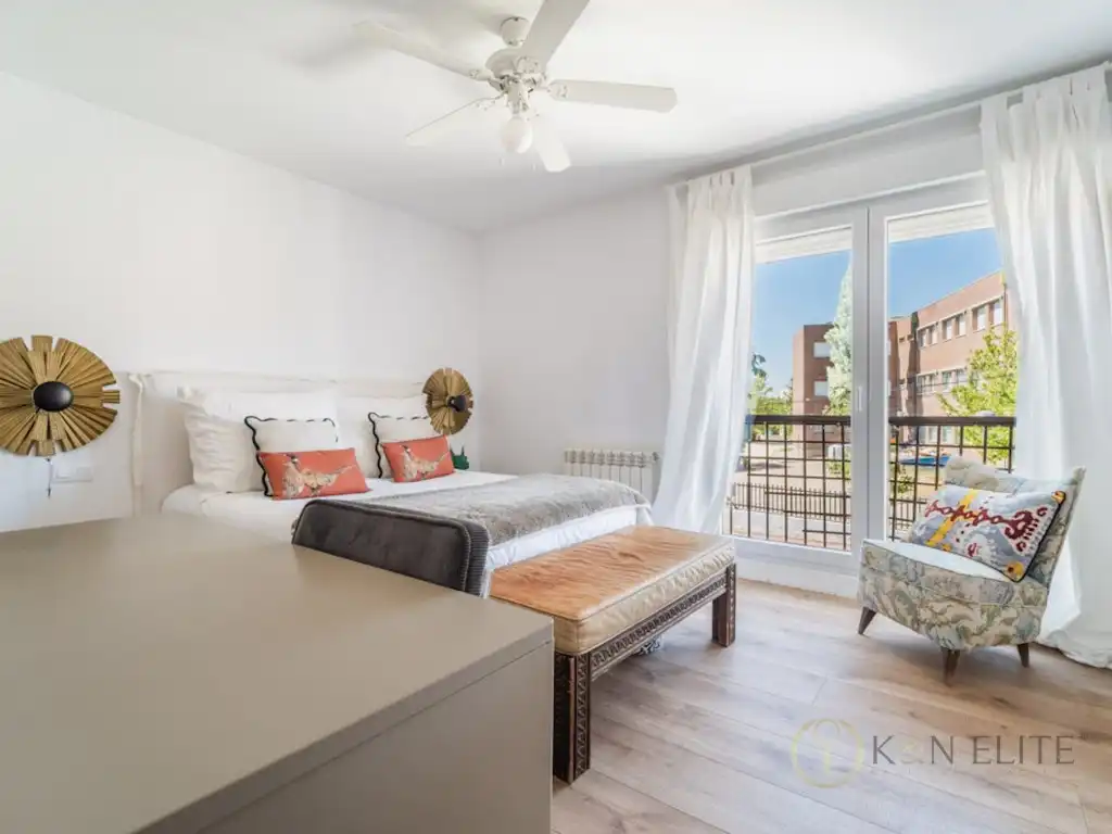 Habitación de Casa adosada en venta en Torrelodones con Terraza y Balcón