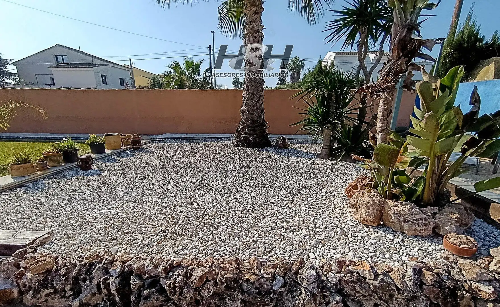 Vista exterior de Casa o xalet en venda en Riba-roja de Túria amb Aire condicionat, Calefacció i Jardí privat
