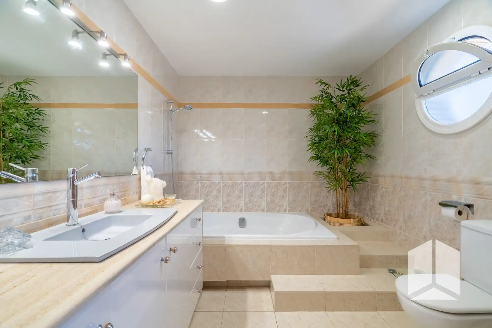 Bathroom of Houses for sale in Sant Vicenç Dels Horts  with Storage room and Swimming Pool