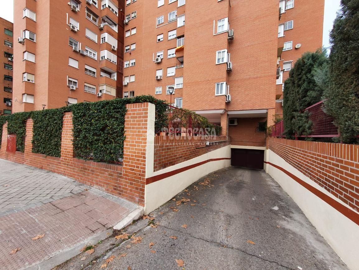 Garaje en venta en Los Rosales, Villaverde,  Madrid Capital