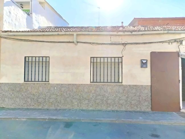 Casa adosada en venta en ALFONSO BRAVO, Santa María - Pio XII