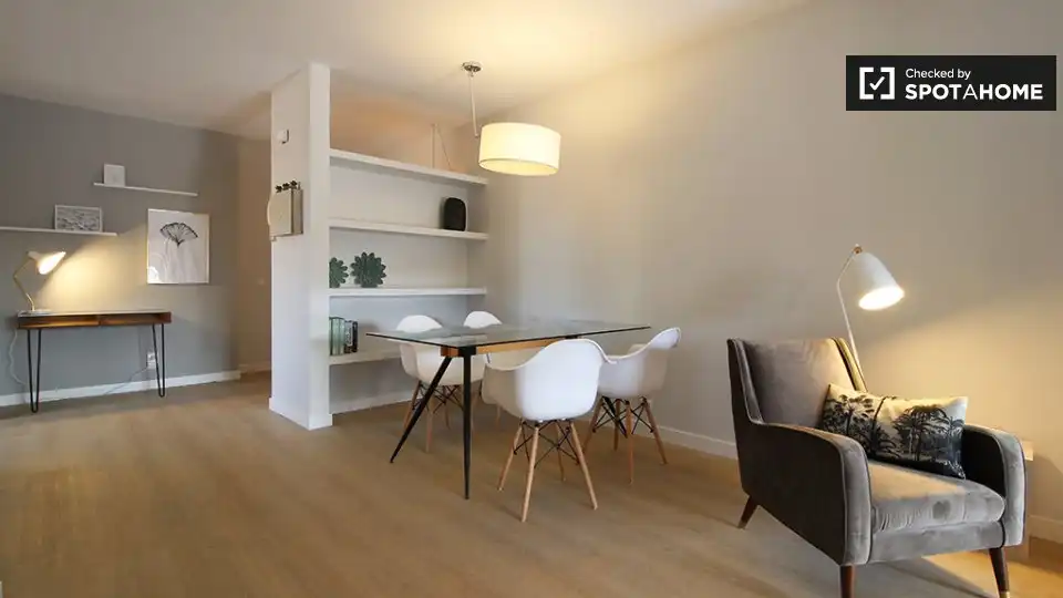 Dining room of Flat for rent in Madrid  with Air Conditioner, Heating and Furnished