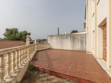Maison jumelée avec balcon à vendre à Calle del Alamillo 14