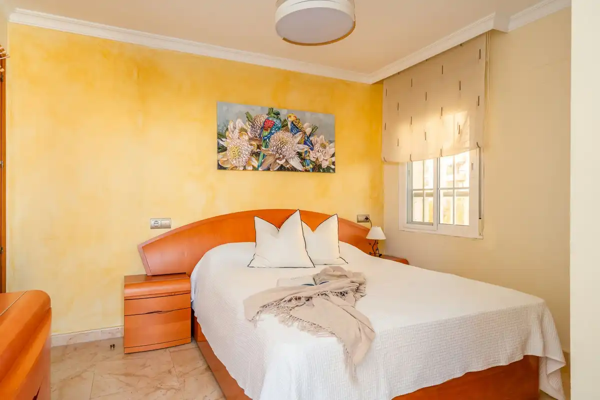 Habitación de Apartamento en venta en Fuengirola con Aire acondicionado, Calefacción y Terraza