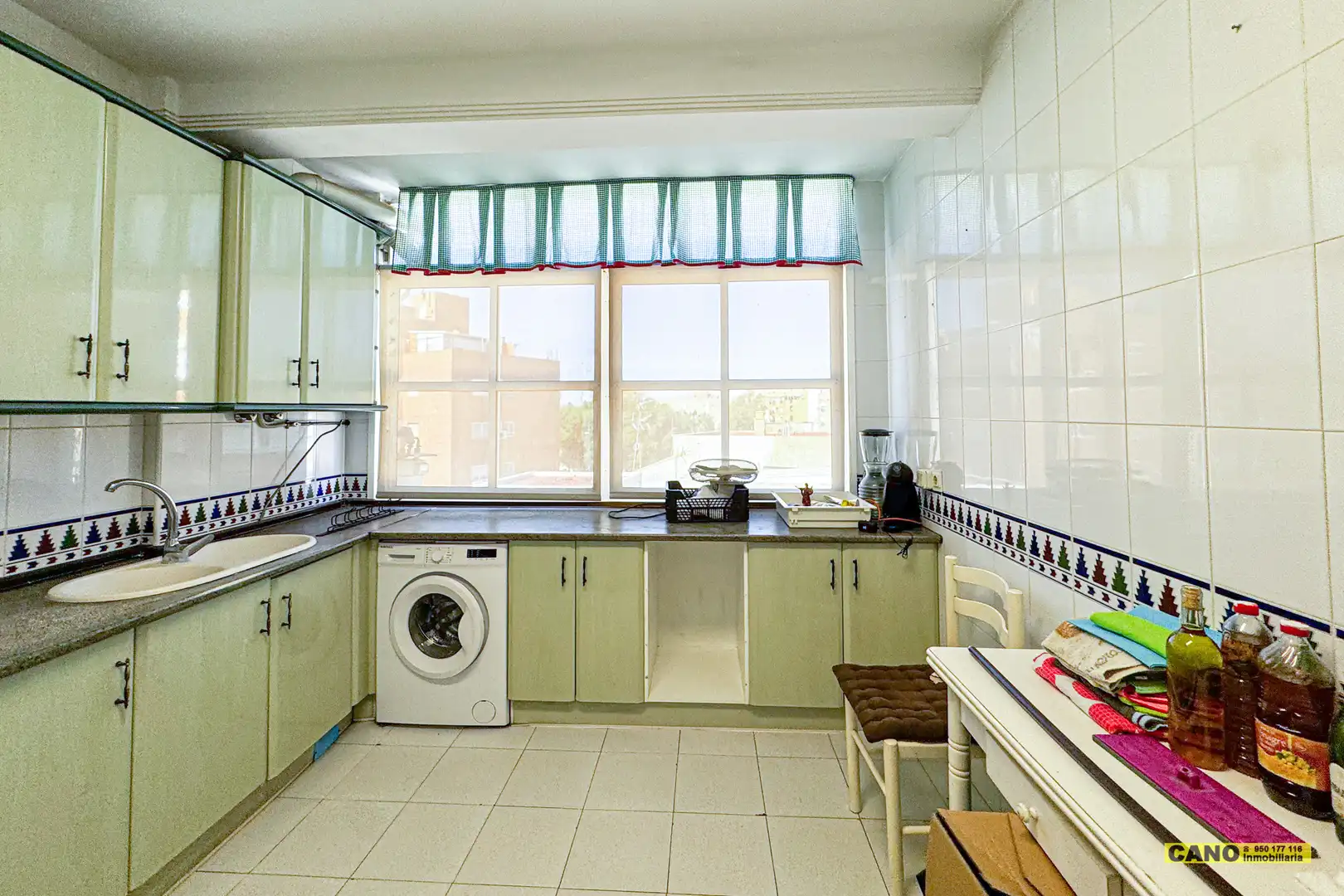 Cocina de Piso en venta en Almería con Terraza y Trastero