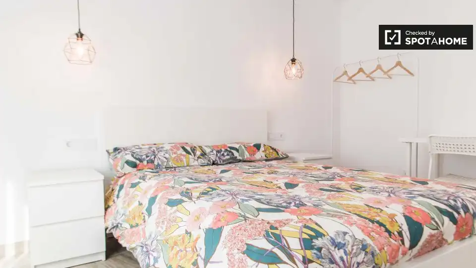 Habitación de Piso de alquiler en Valencia con Aire acondicionado, Calefacción y Amueblado