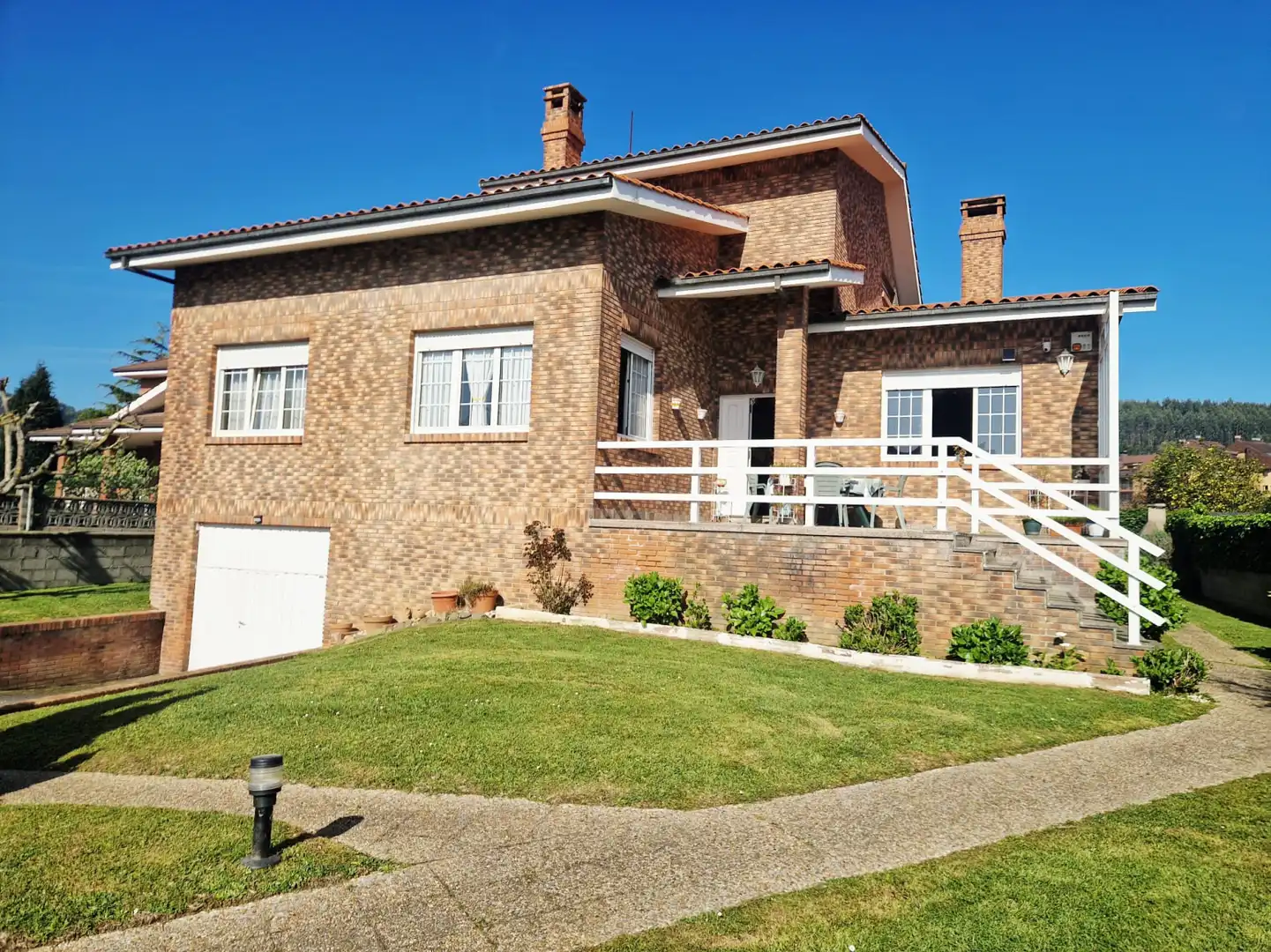 Vista exterior de Casa o chalet en venta en Castrillón con Calefacción, Terraza y Trastero