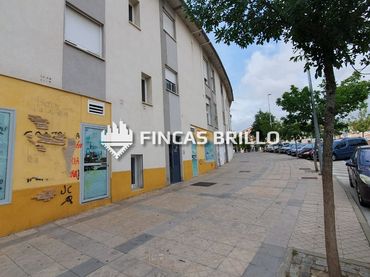 Business premises for sale in Avenida de San Blas 36