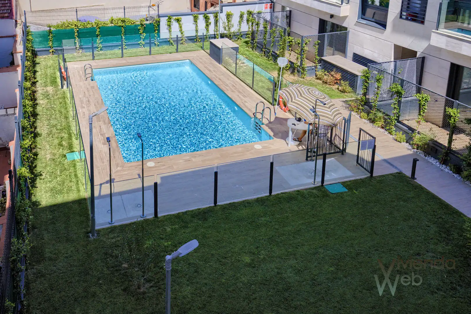 Swimming pool of Flat for rent in Madrid  with Air Conditioner, Heating and Private garden