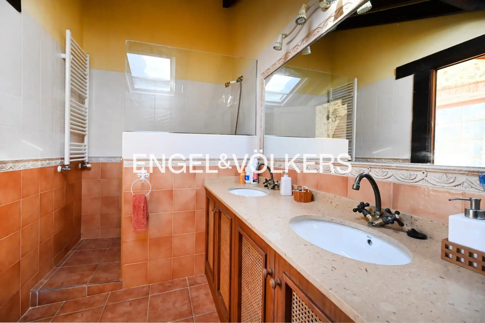 Baño de Finca rústica en venta en Voto con Calefacción, Jardín privado y Terraza