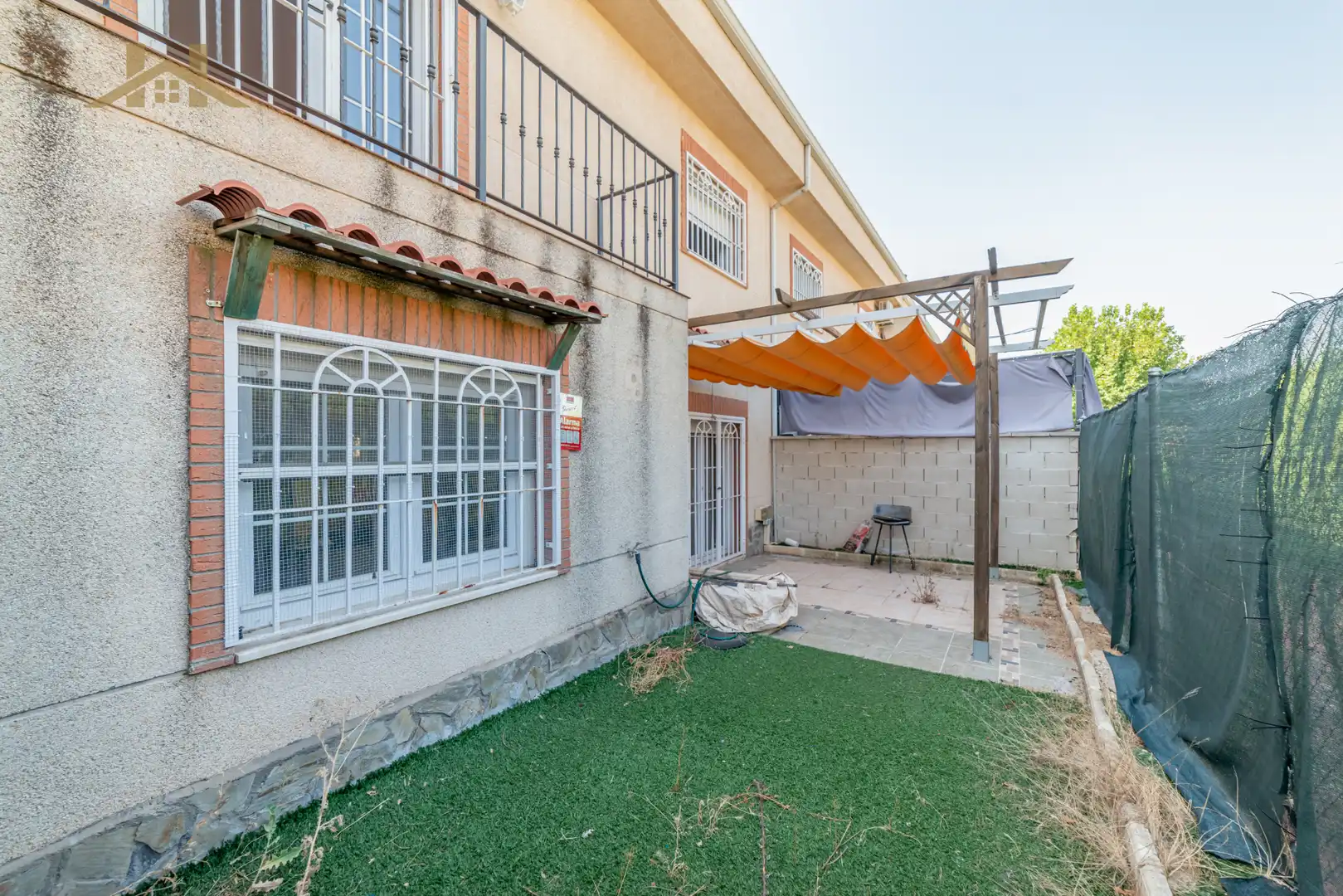 Vista exterior de Casa adosada en venta en Seseña con Calefacción, Jardín privado y Terraza