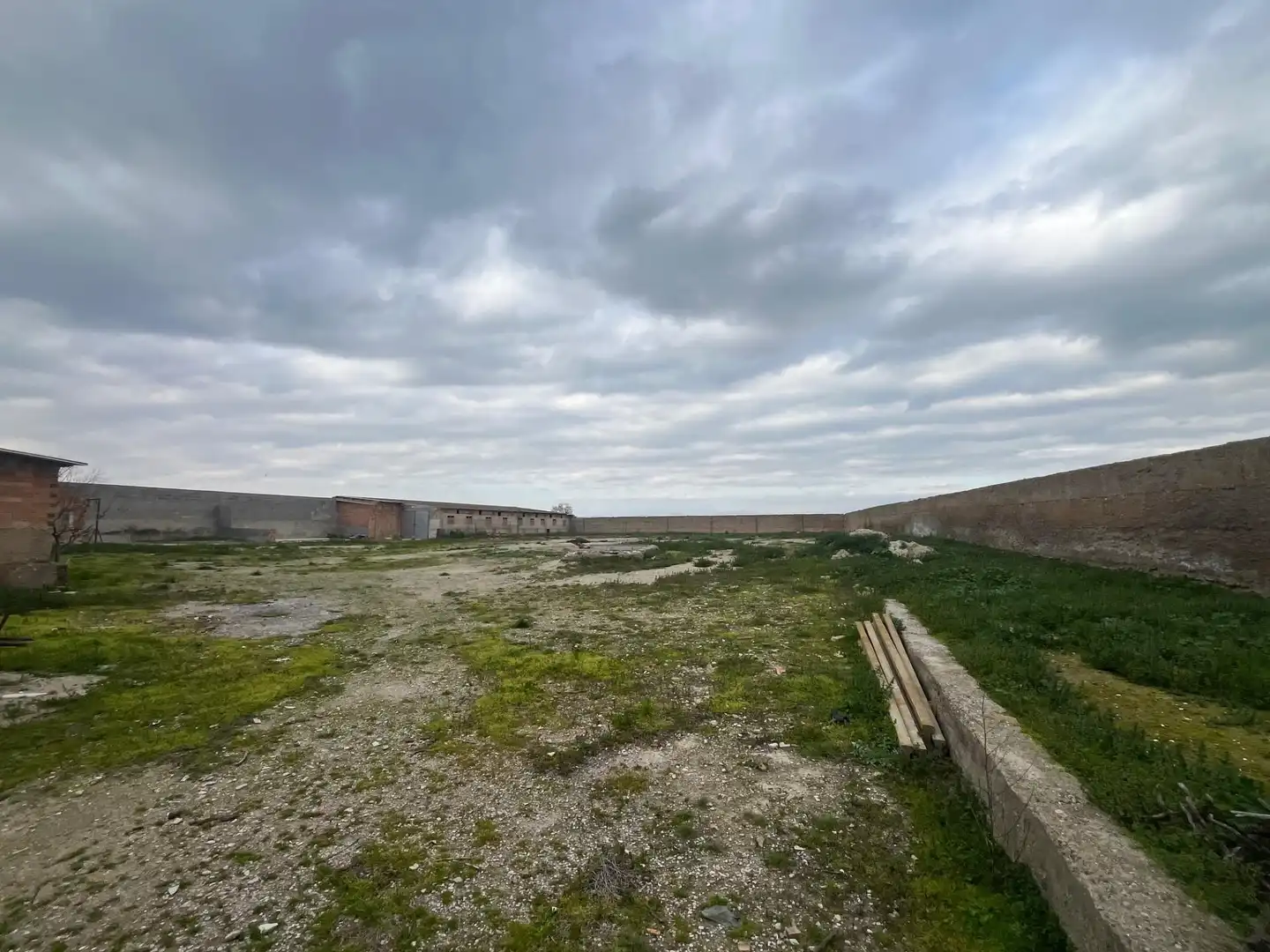 Terreno industrial en venta en Bellvís