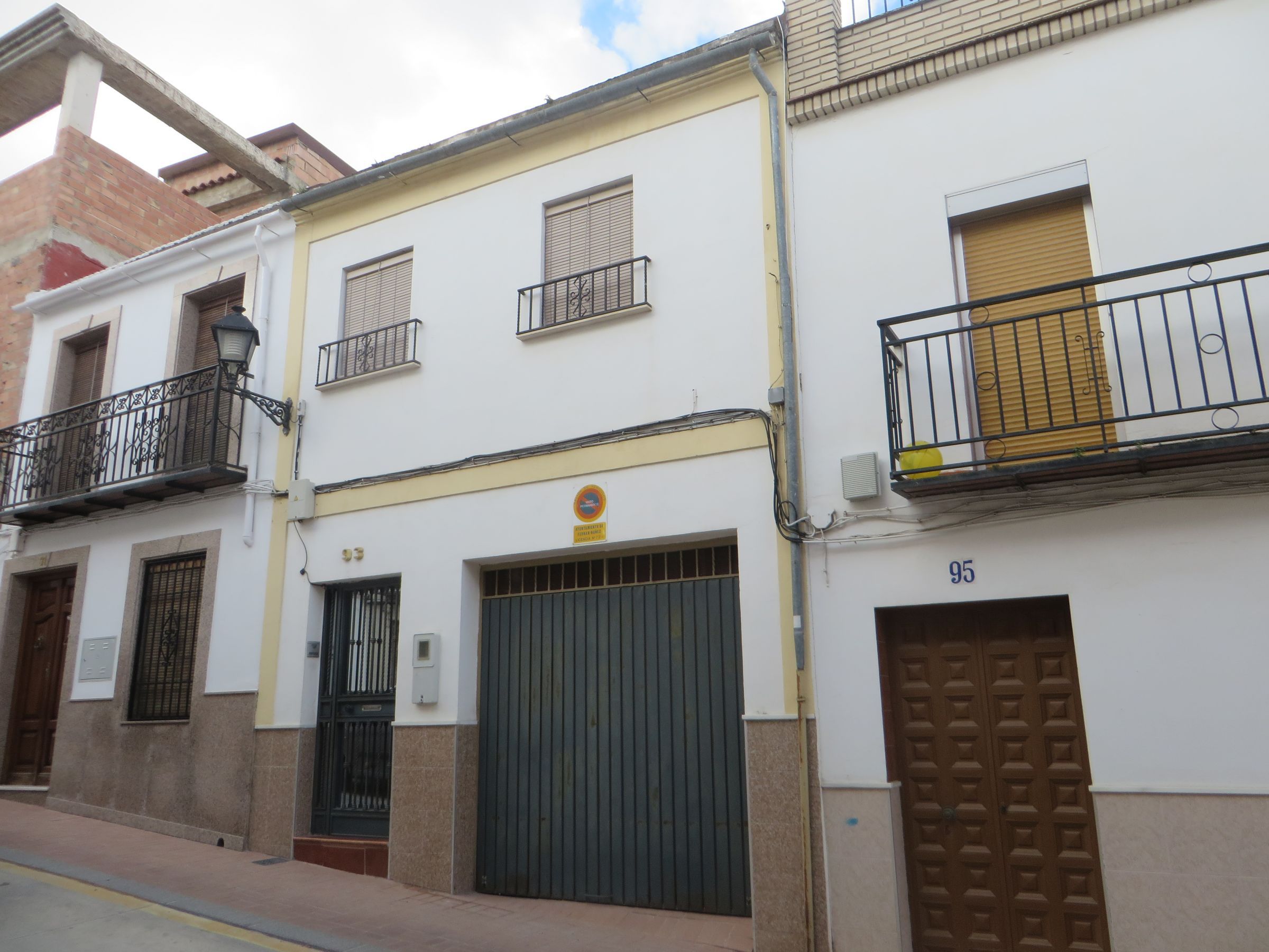 Exterior view of Single-family semi-detached for sale in Fernán-Núñez