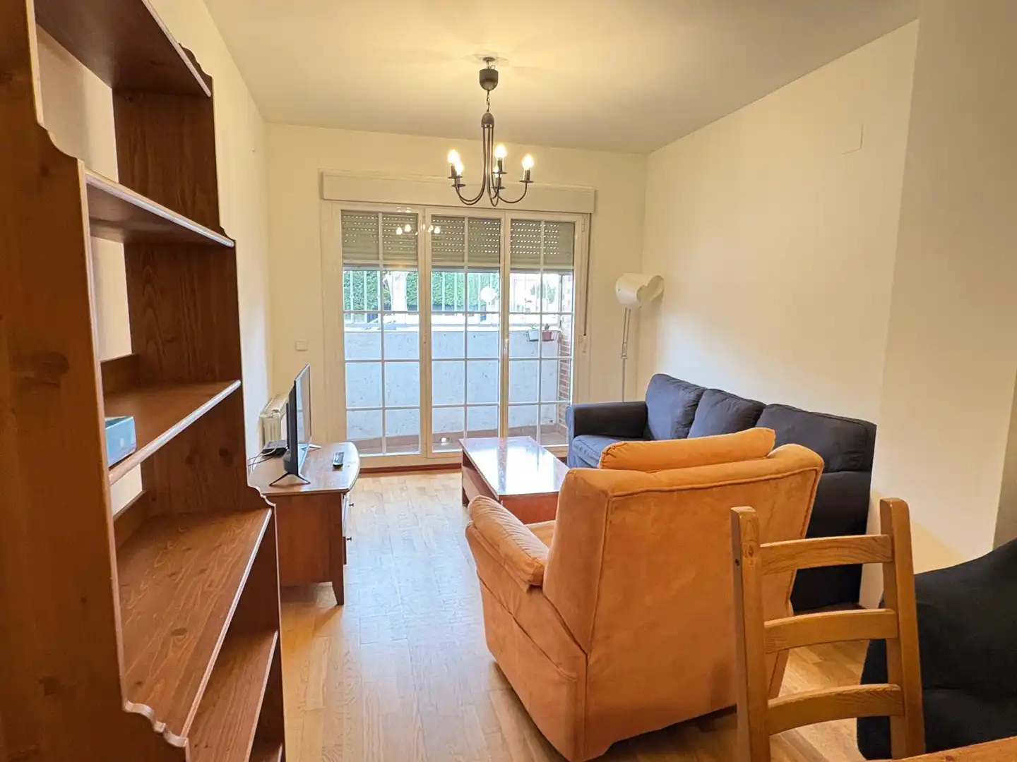 Sala de estar de Piso en venta en Villanueva de la Cañada con Aire acondicionado, Calefacción y Parquet